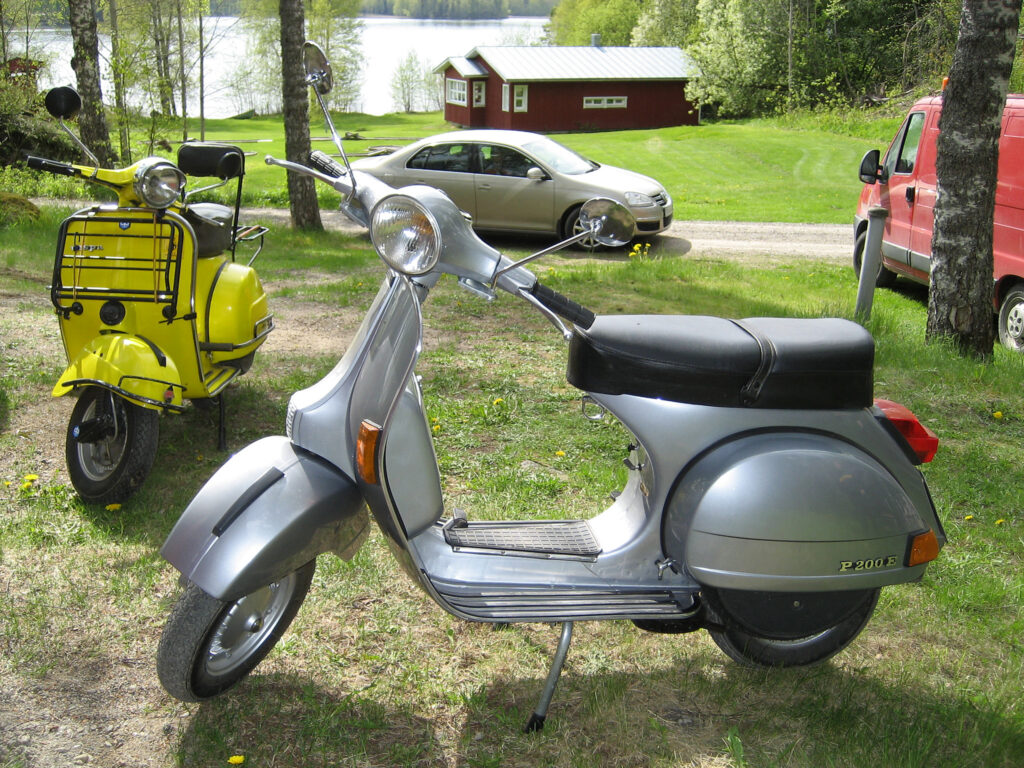 Vespa P200e