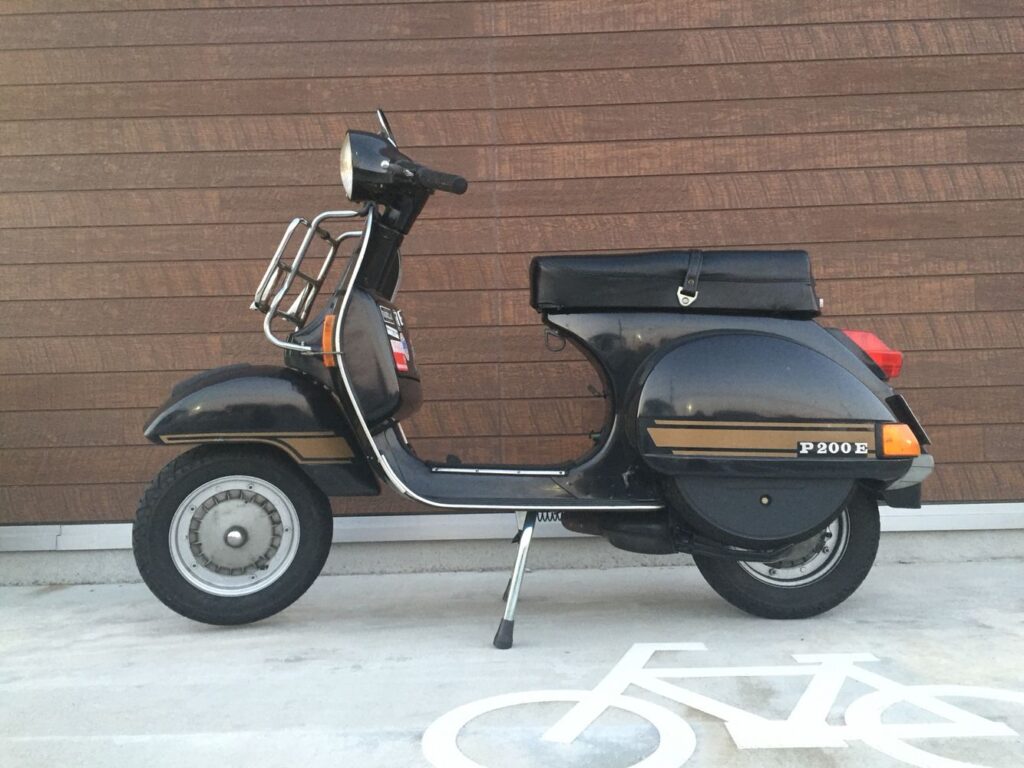 Vespa P200E